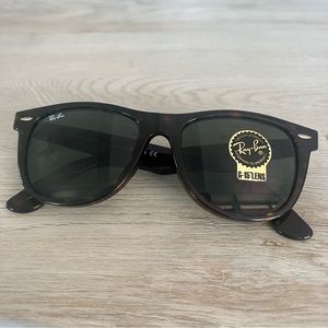 Ray-Ban Unisex Wayfarer Sunglasses - Classic Tortoise Frame - 54mm Lens